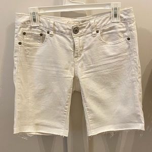 American eagle white long shorts size 4